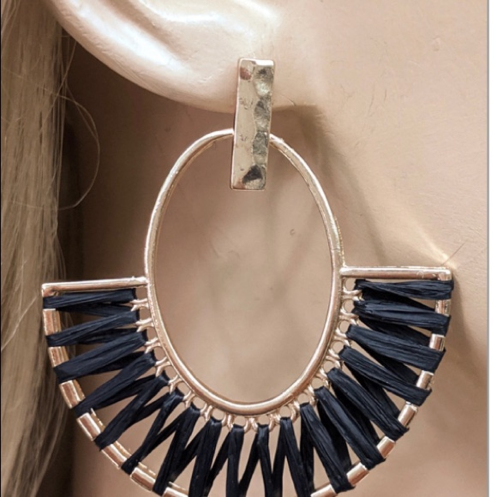 BLACK RAFFIA GOLD HOOP EARRINGS - Picture 2 of 2